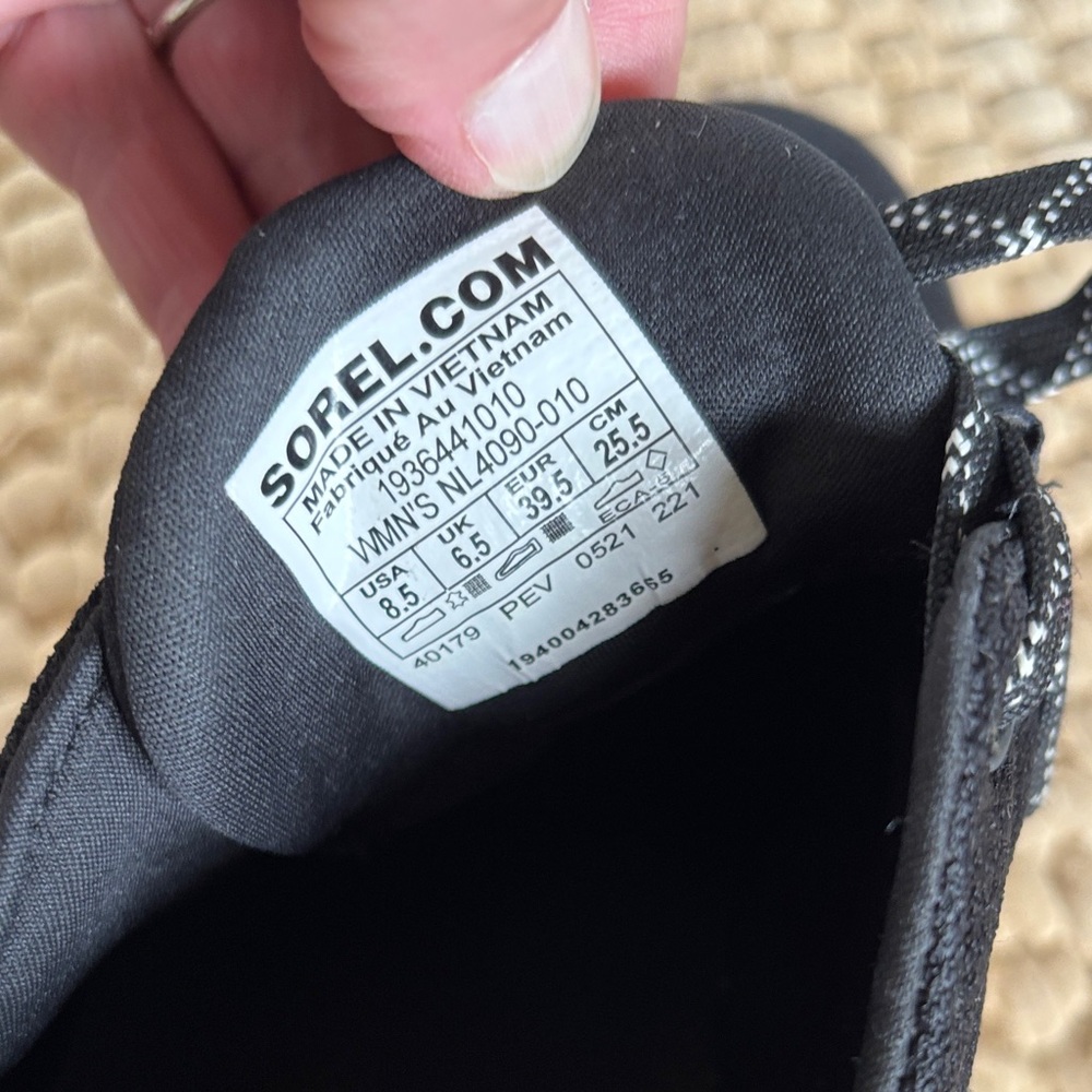 Sorel Women's Black and Tan Lightweight Sneakers - Picture 2 of 6